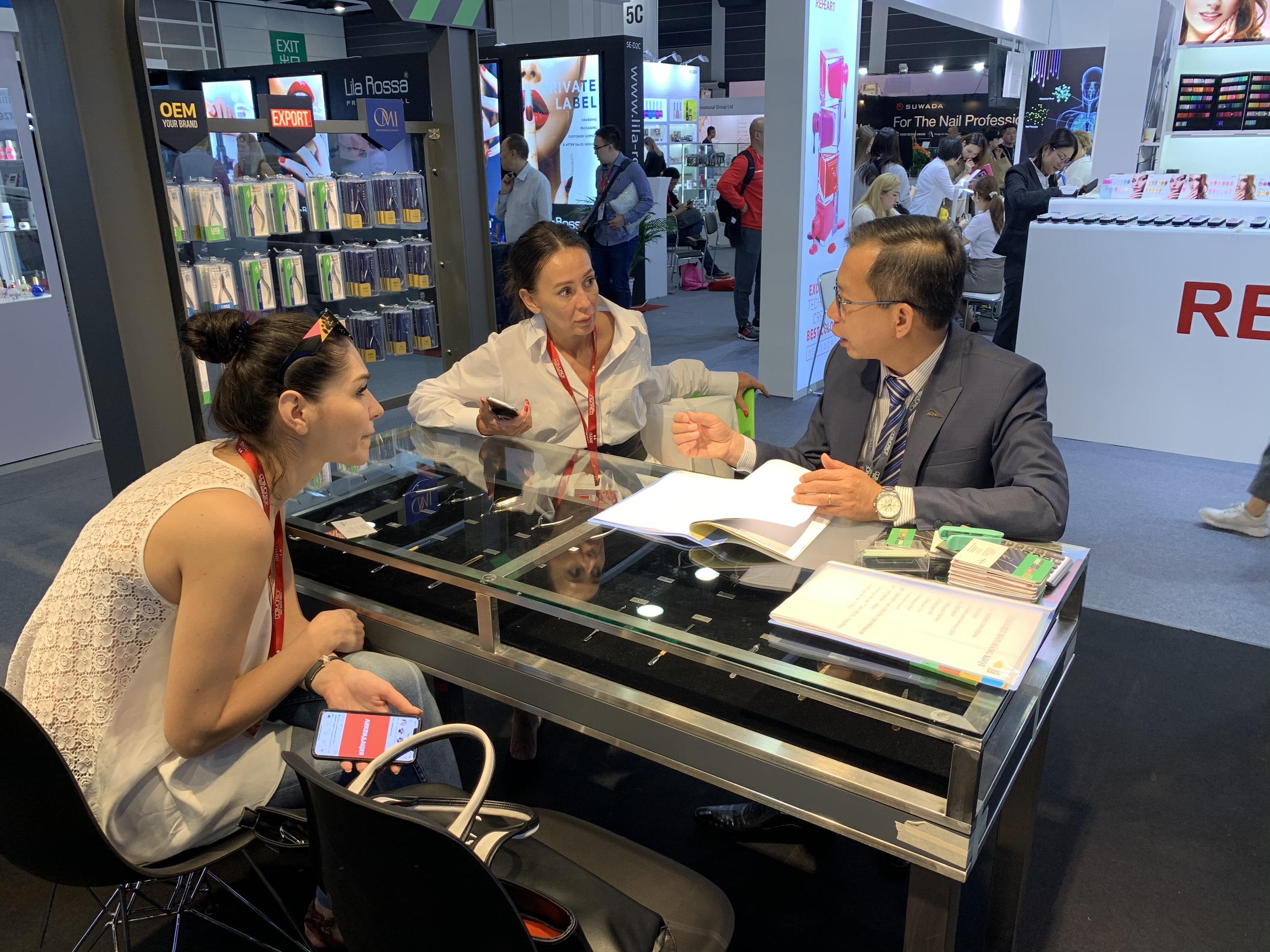 kem nghia tiep tuc gop mat tai hoi cho sac dep lon nhat hongkong cosmoprof asia 2019_6851d11e9ab67ce825a7.jpg